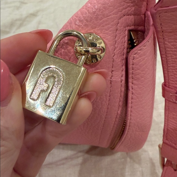 Furla Crossbody Bag in Pink Leather with gold hardware - Picture 11 of 11